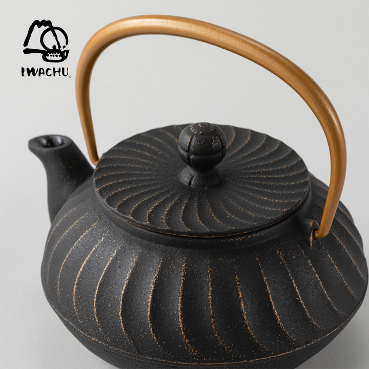 IWACHU Teapot Wave with Tea Strainer 0.65L (Black & Gold) | Isetan KL Online Store