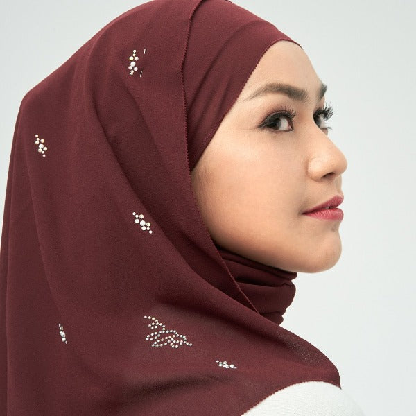 ELLE Twinkle Elle Shawl (Ruby Wine) | Isetan KL Online Store